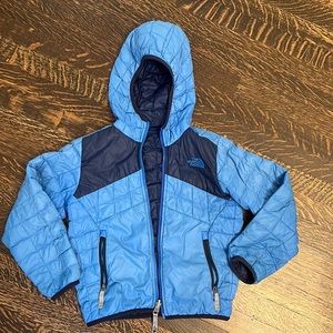 The North face Navy and blue reversible, primaloft jacket, size XS or size 6